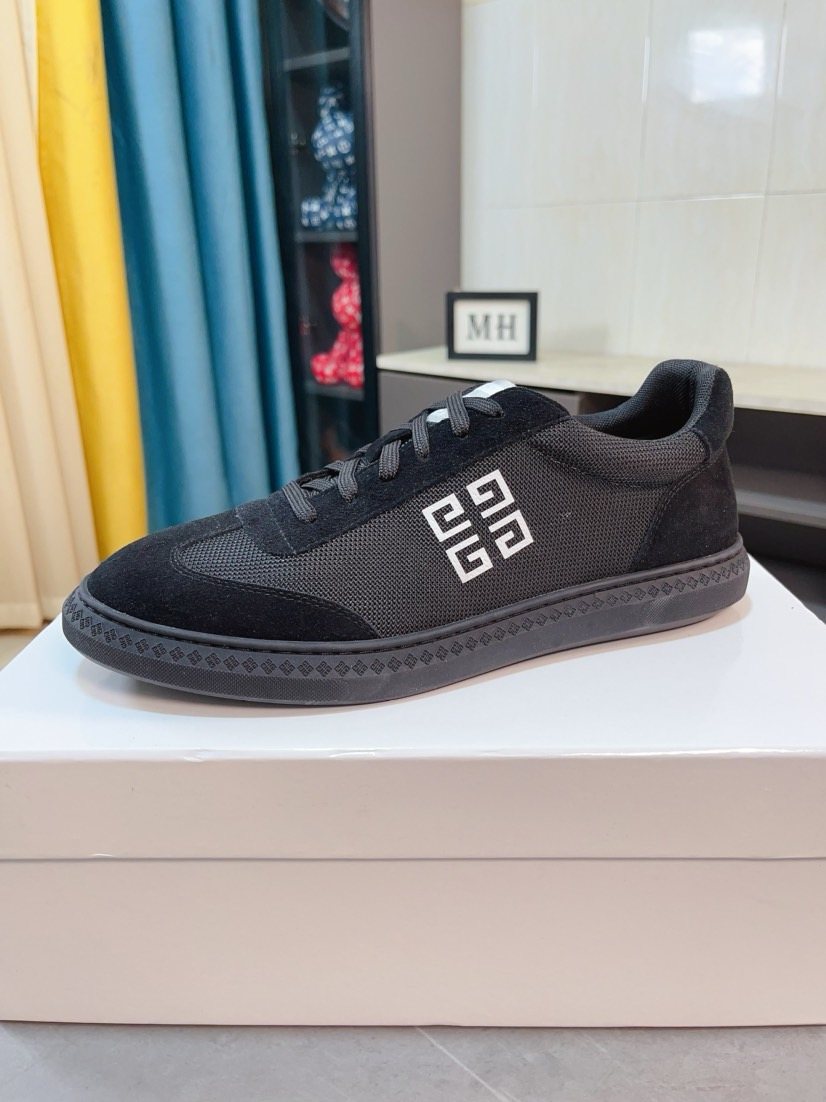 Givenchy Contrast Panel Low-Top Sneakers